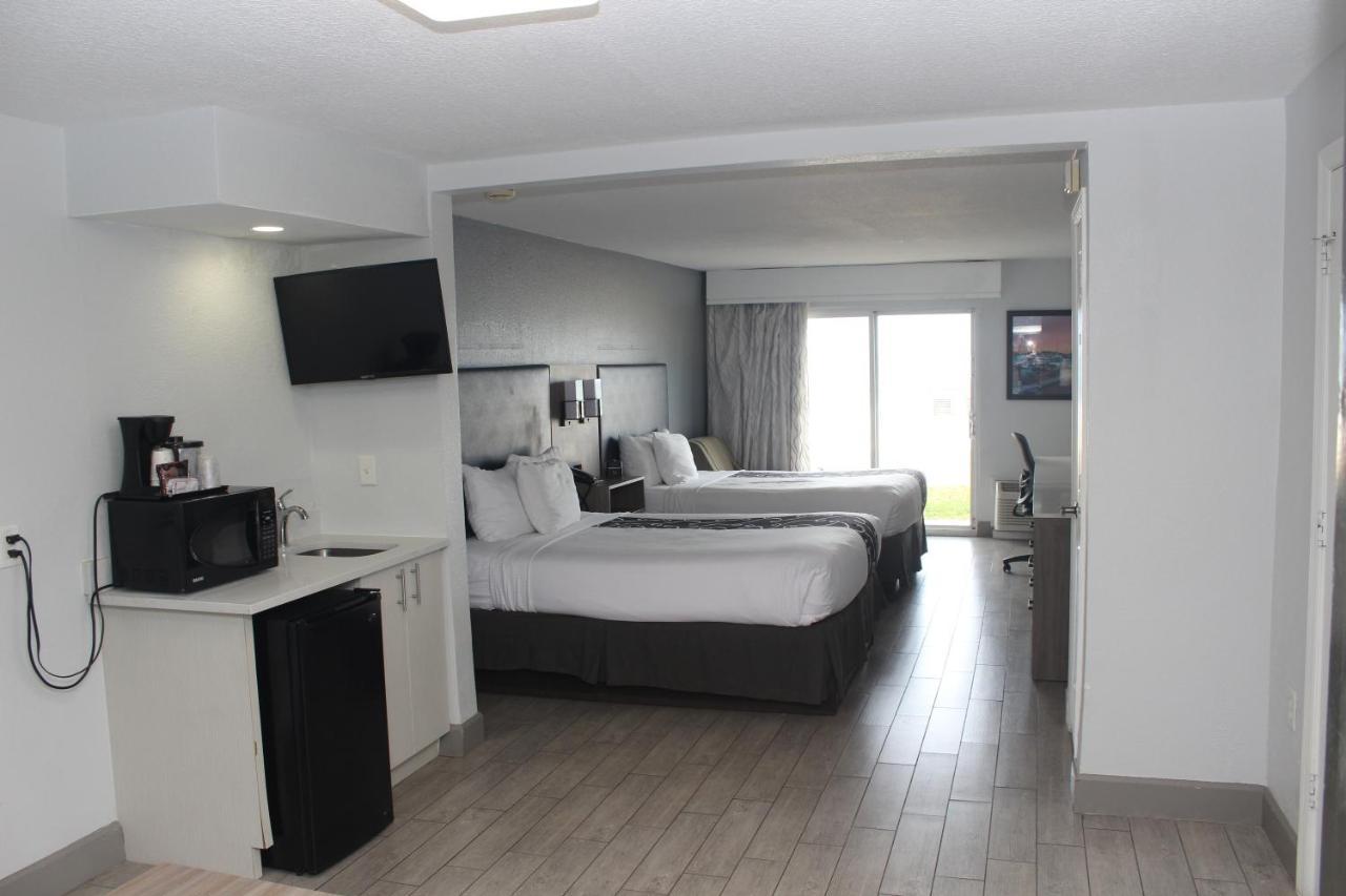 Oceanfront Queen Suite Sofa Non-Smoking