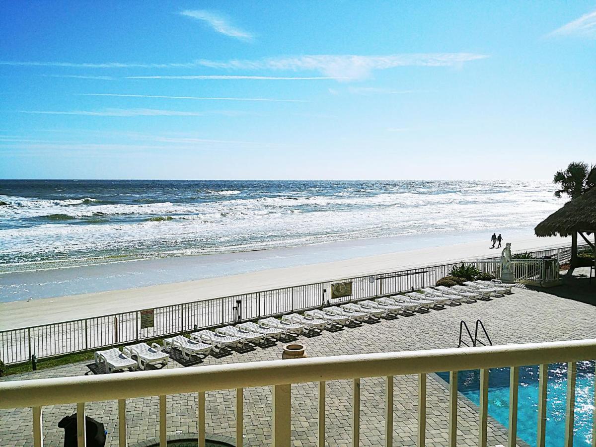 Deluxe Queen Room Oceanfront