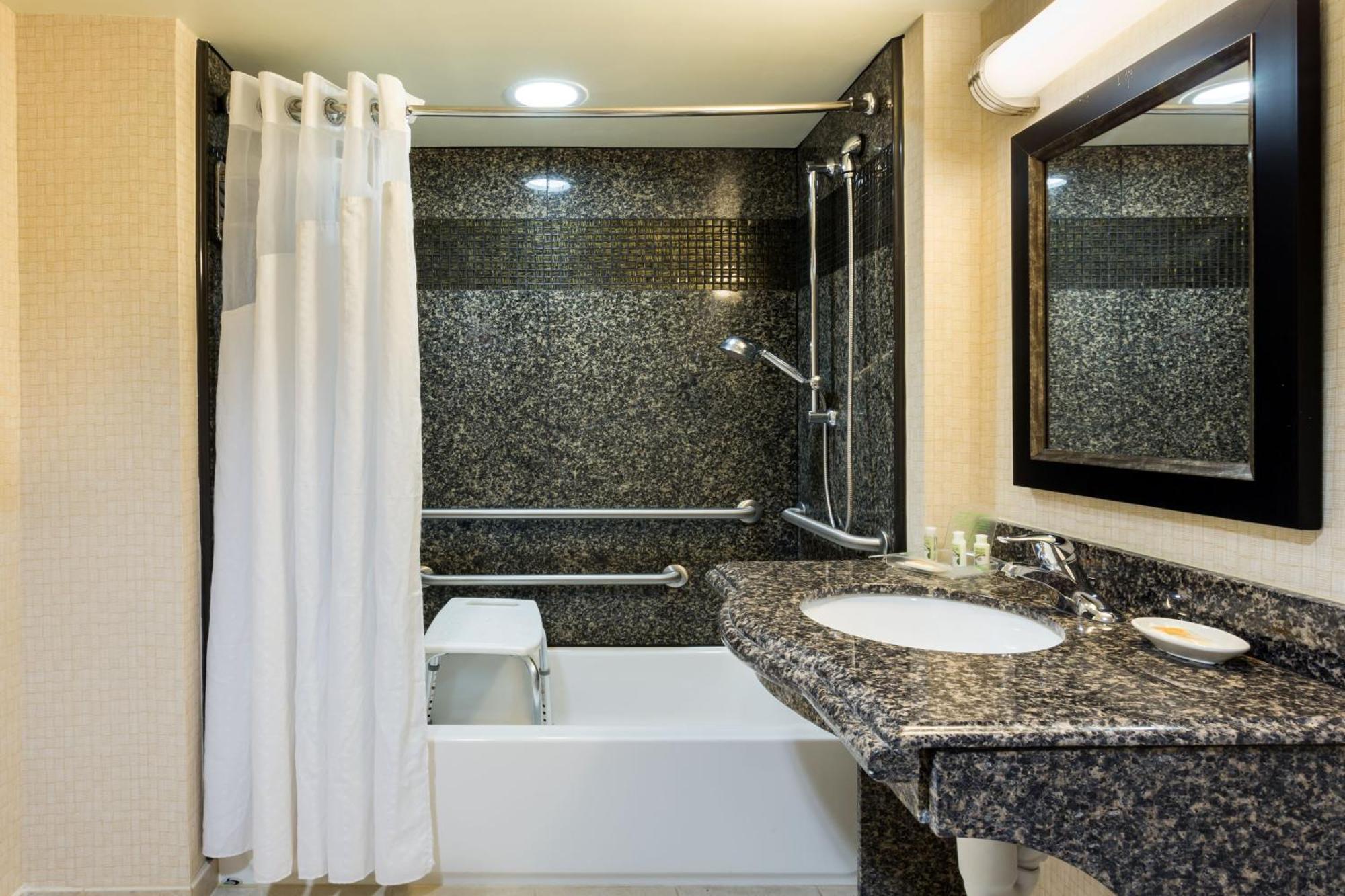 One-Bedroom Suite with Tub - Mobility Accessible
