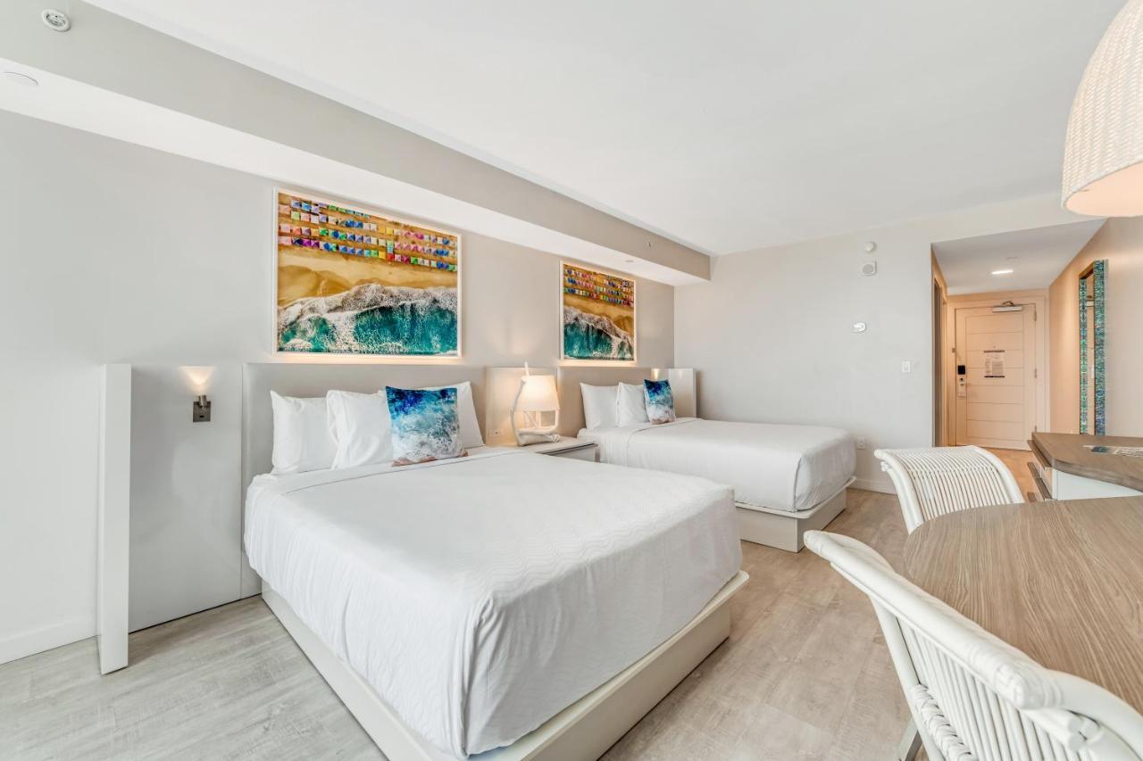 Queen Room 2 Queen Beds City View