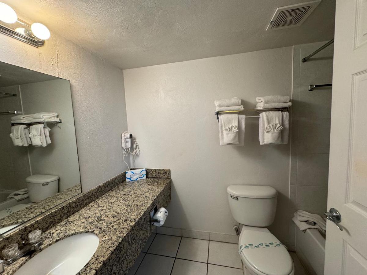Deluxe Queen Room Oceanfront