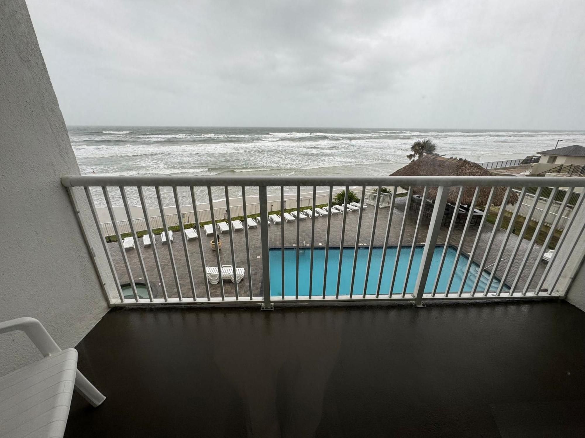 Deluxe Queen Room Oceanfront