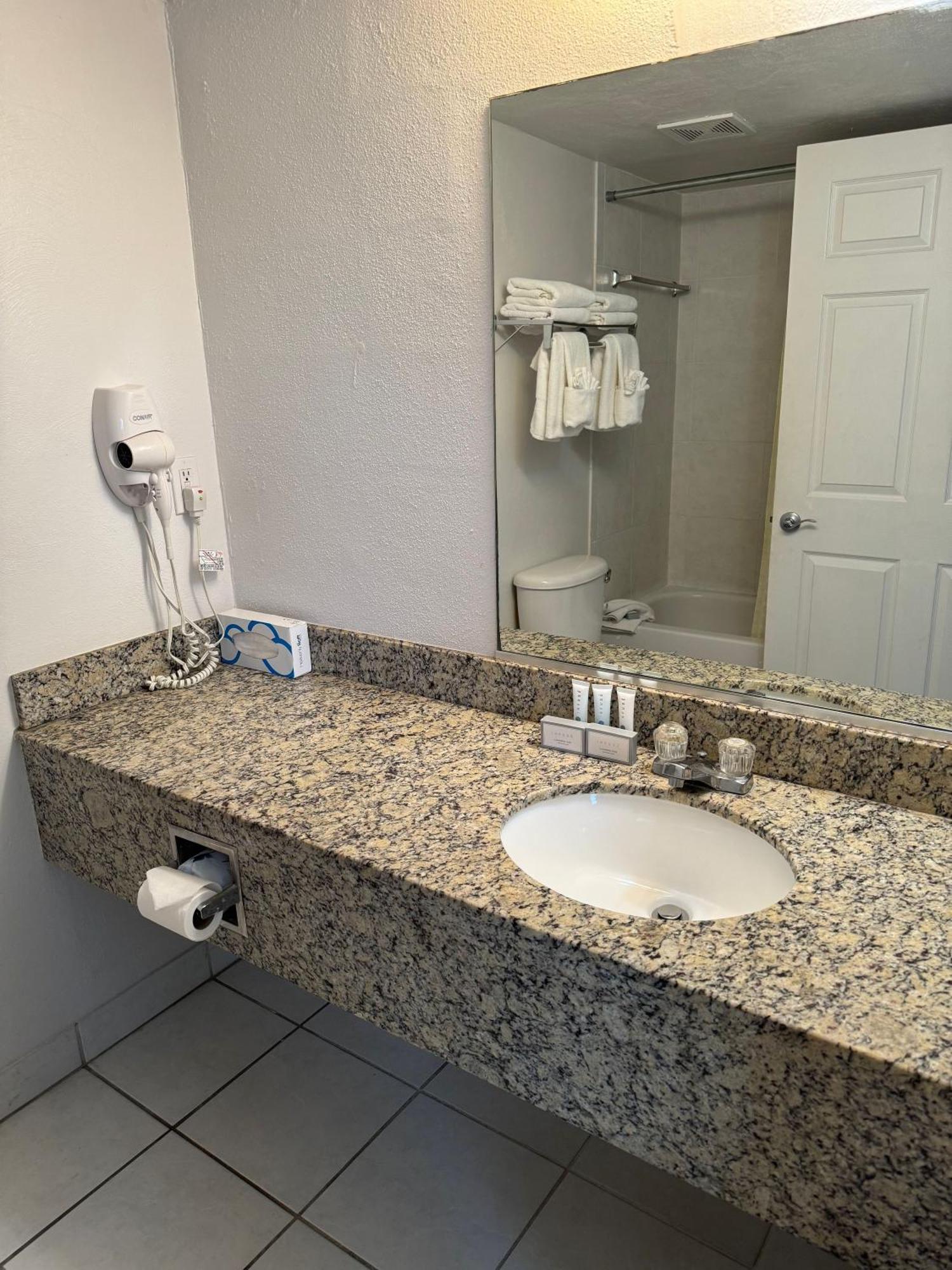 Deluxe Queen Room Oceanfront