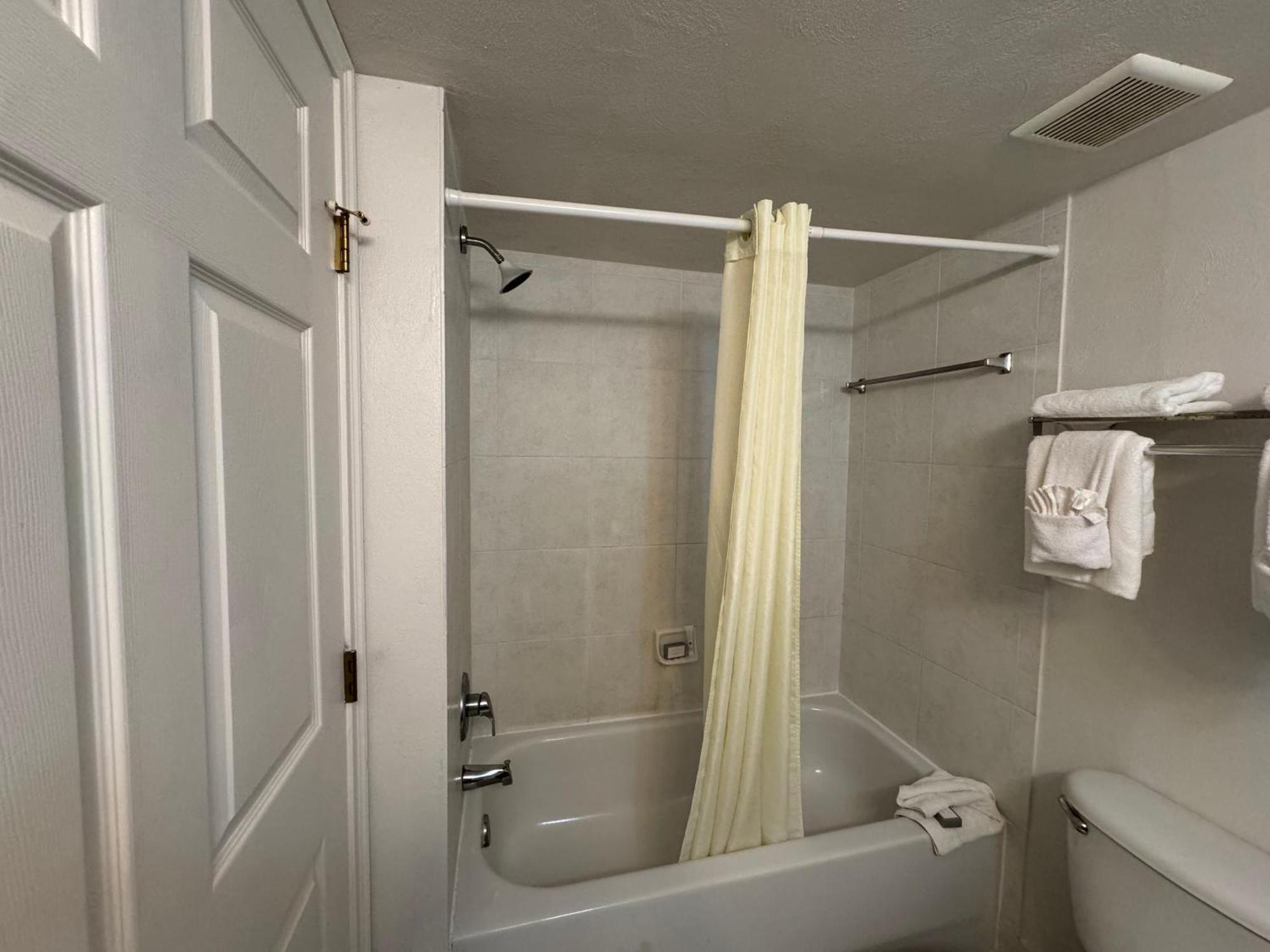 Deluxe Queen Room Oceanfront
