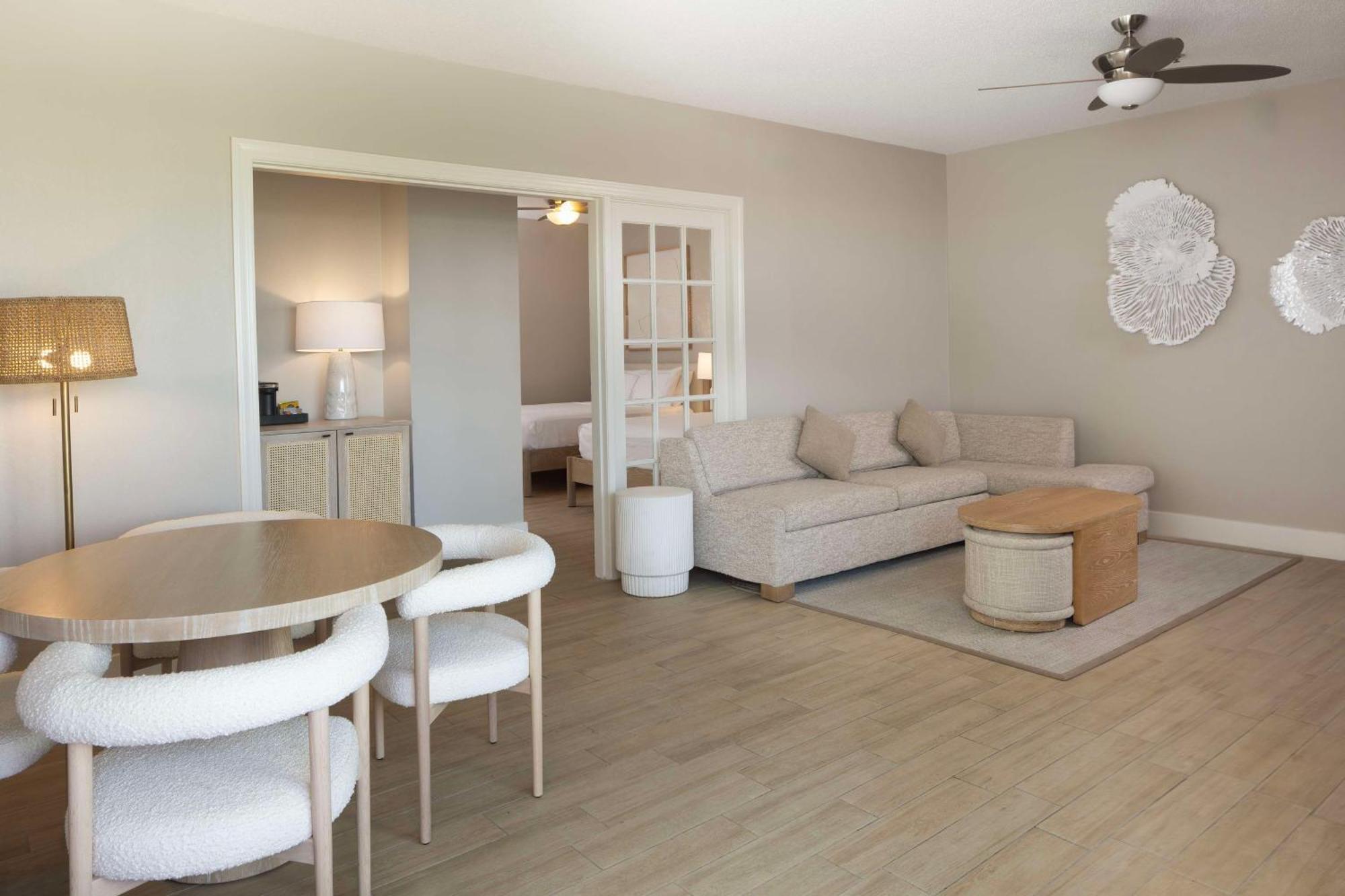One-Bedroom Queen Suite