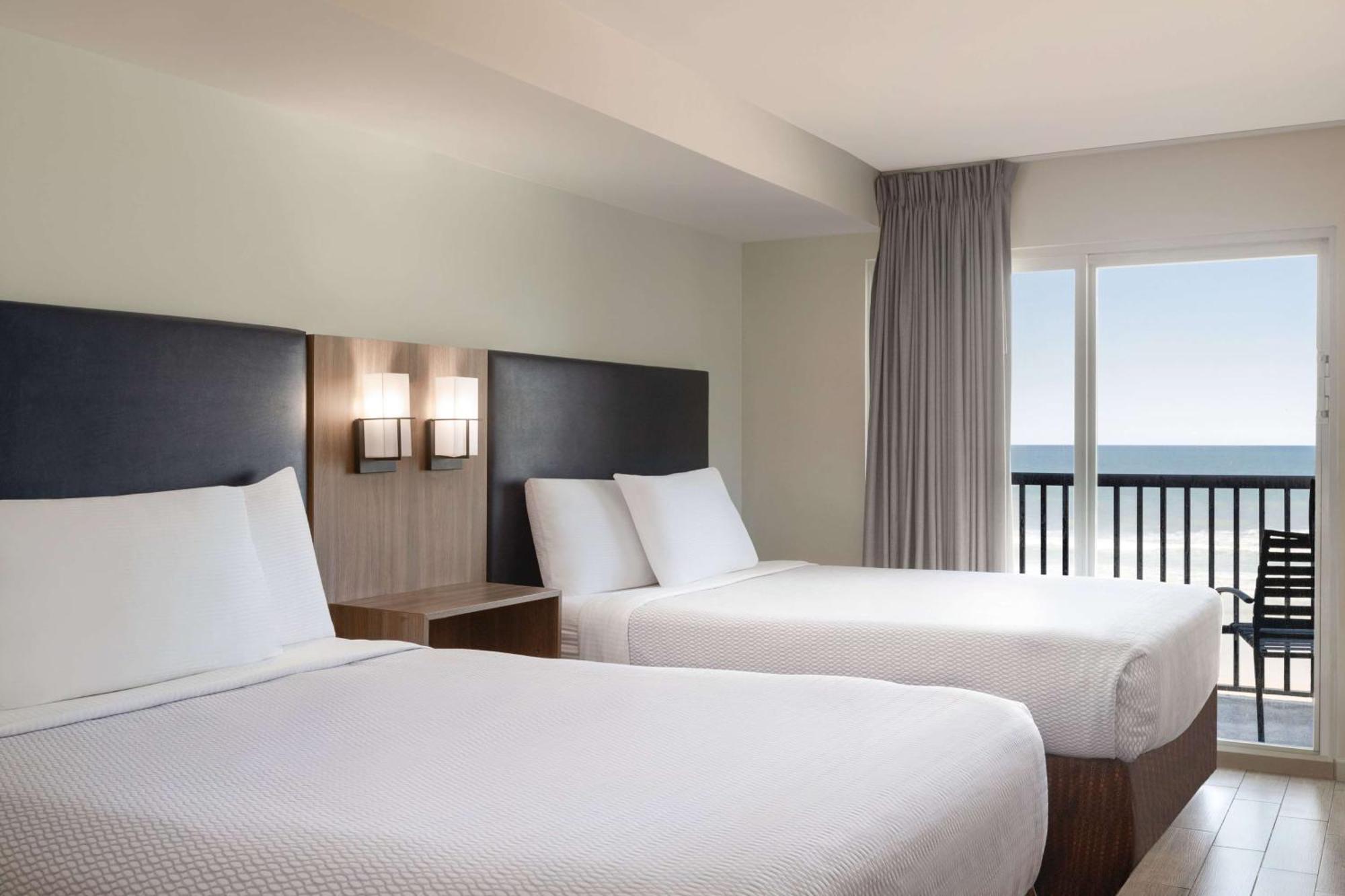 Oceanfront Queen Suite Sofa Non-Smoking