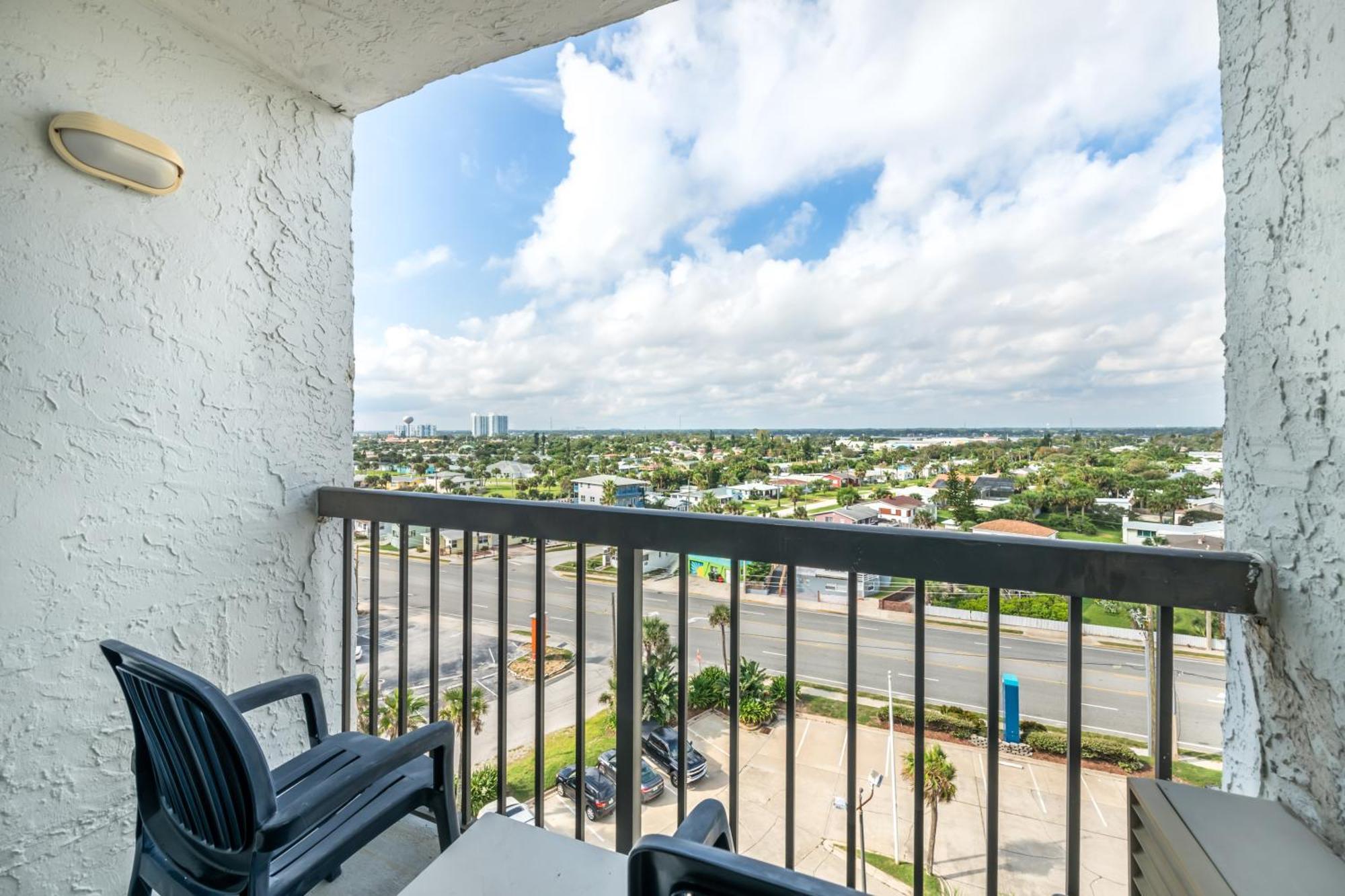 One-Bedroom Apartment Sunset View