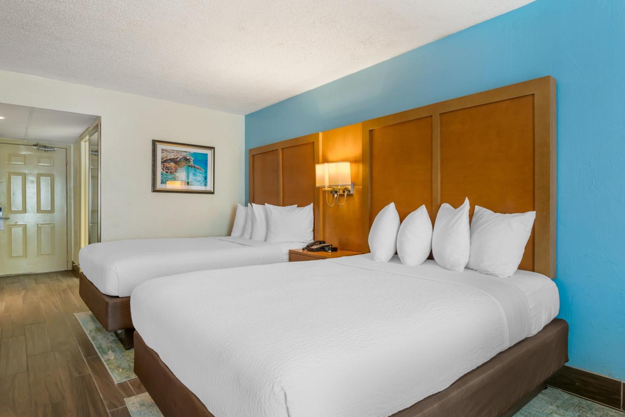 Executive Oceanfront Efficiency Two Queen Beds Top Floor