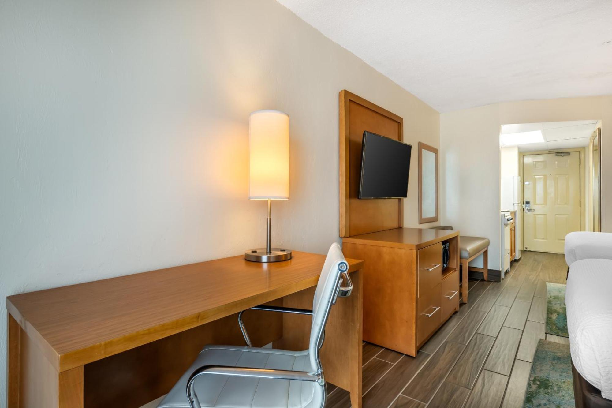 Executive Oceanfront Efficiency Two Queen Beds Top Floor