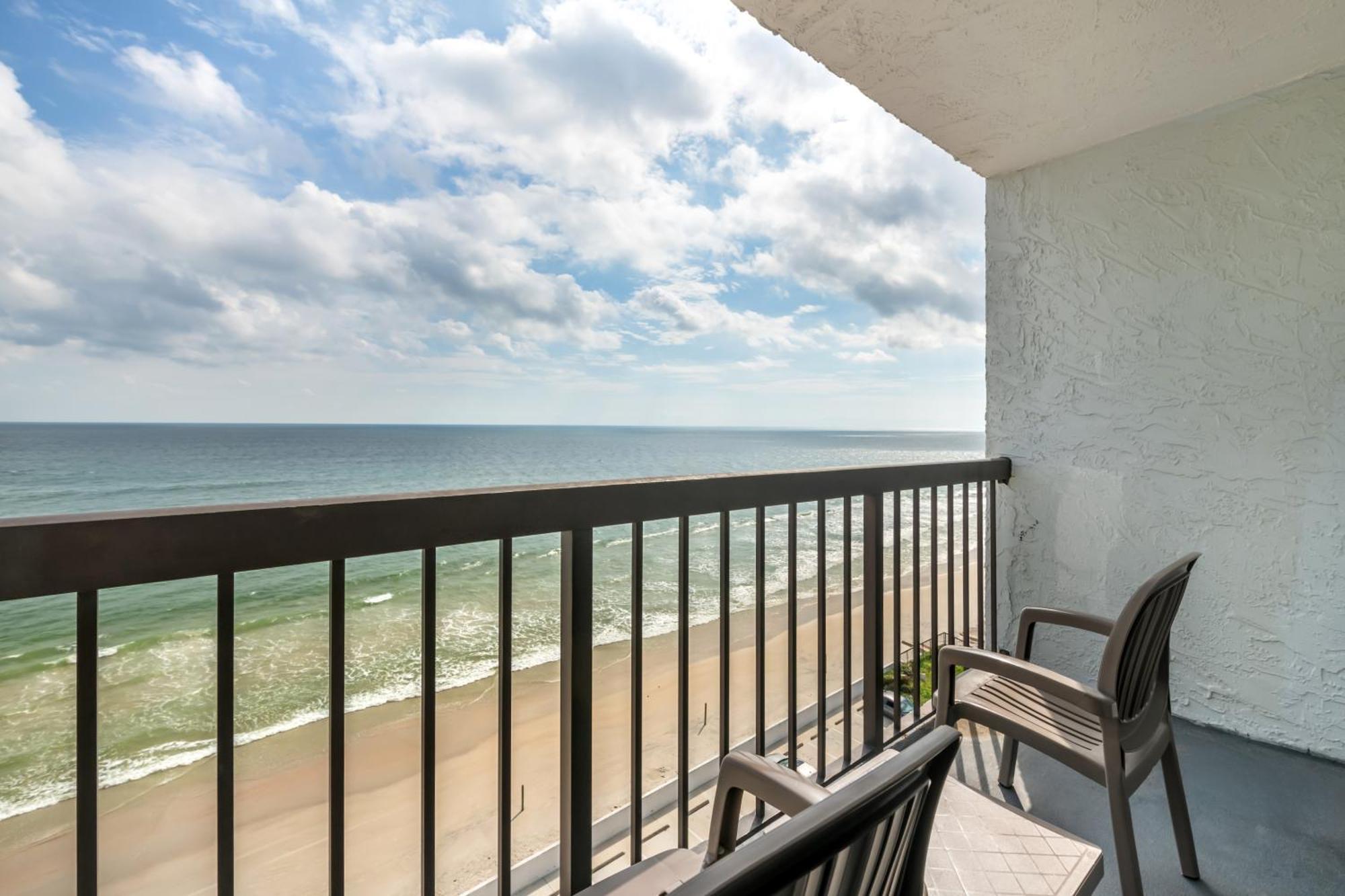 Executive Oceanfront King Room Sofa Bed Top Floor