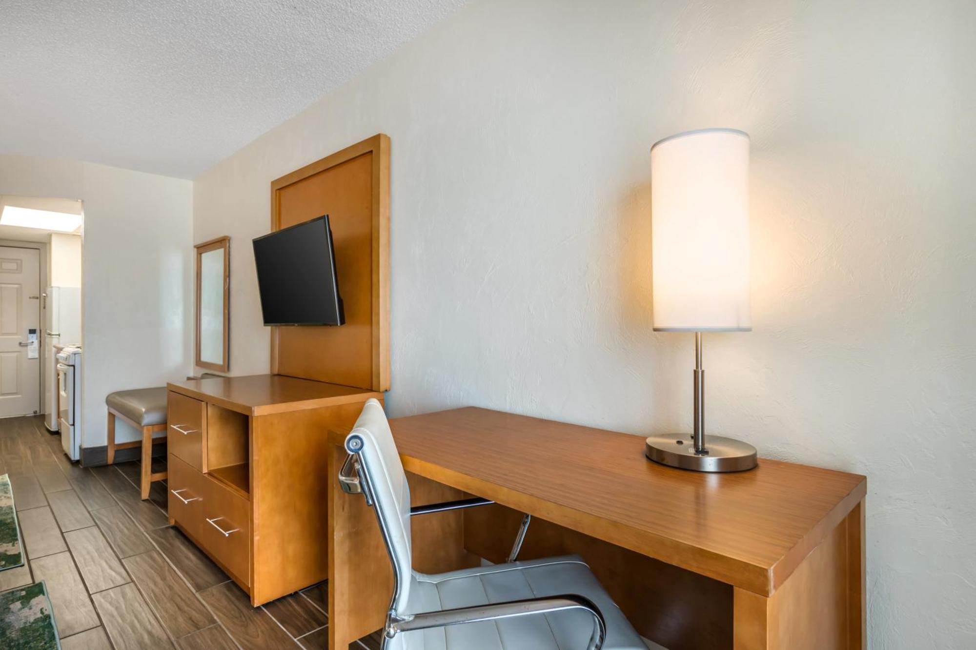 Executive Oceanfront King Room Sofa Bed Top Floor