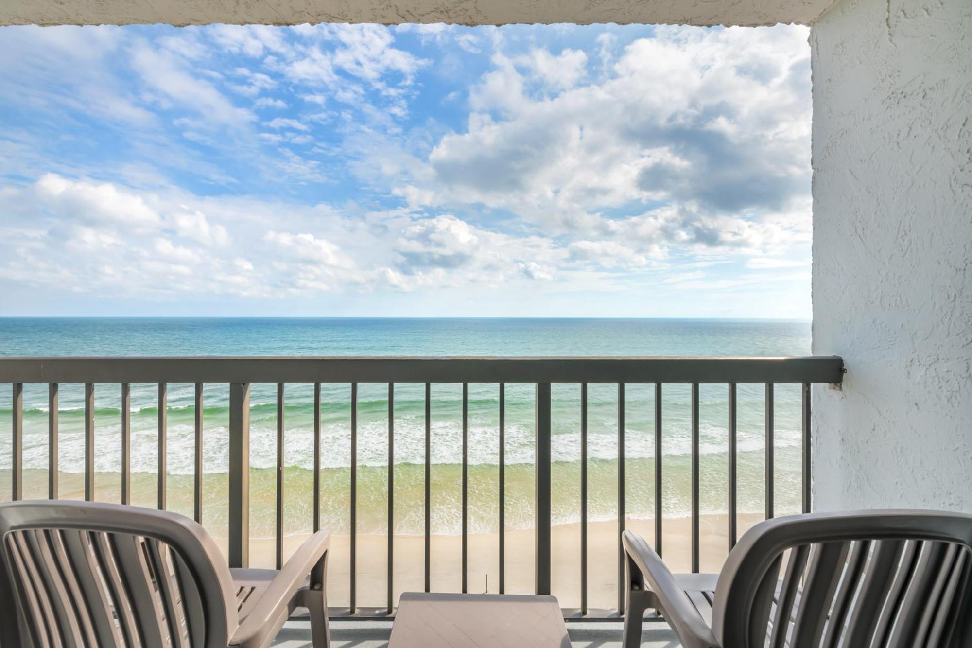Executive Oceanfront King Room Sofa Bed Top Floor