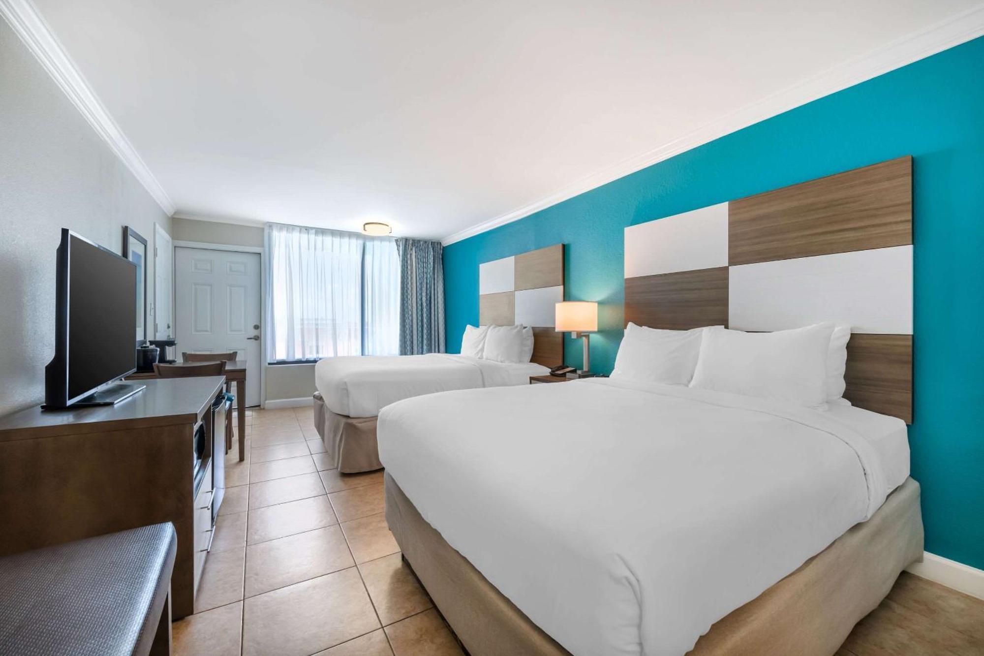 Queen Room Ocean Front Two Queen Beds Balcony Non-Smoking