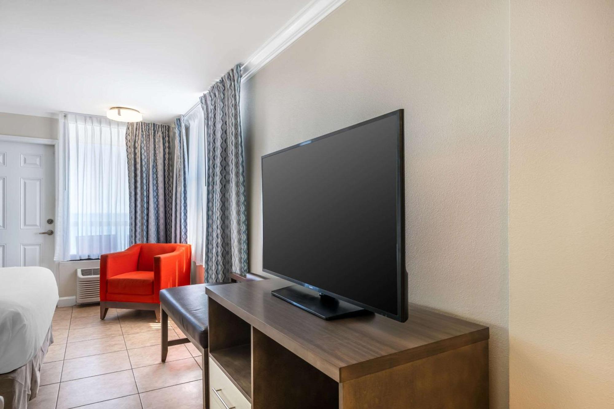 Queen Suite Two Queen Beds Balcony or Oceanfront Upper Floor