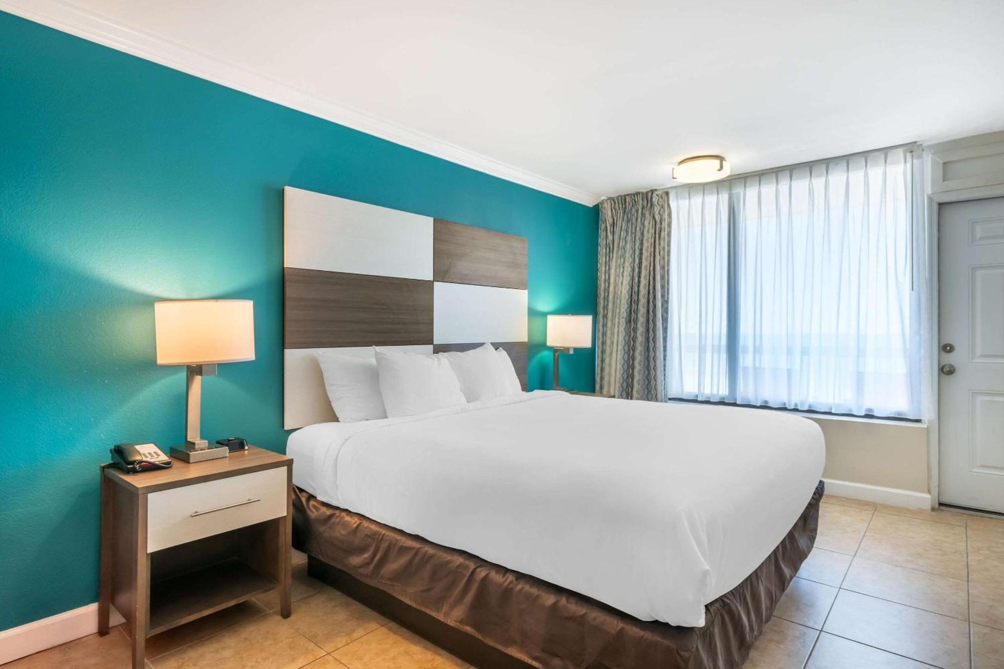 Accessible King Room Balcony Oceanfront