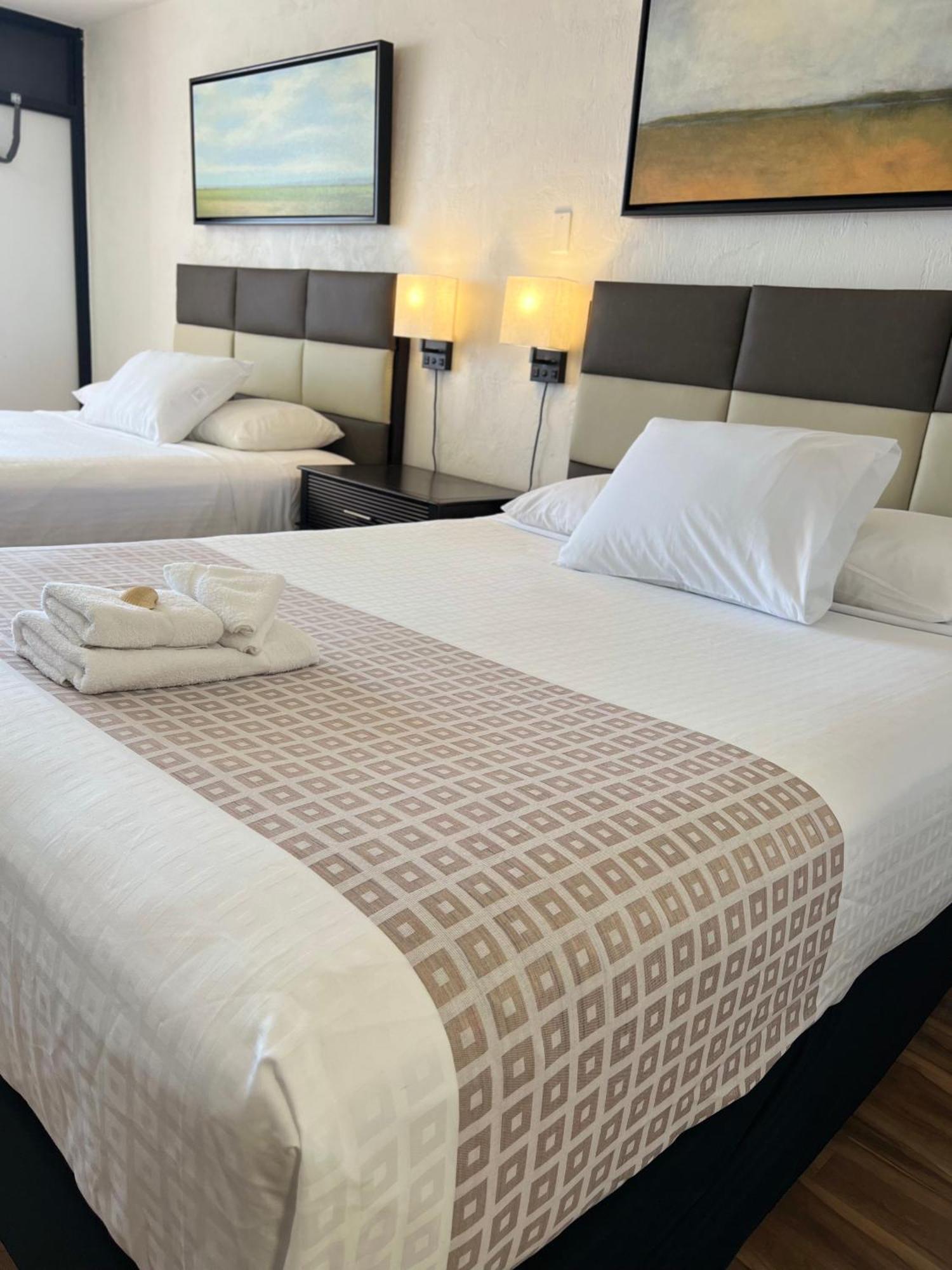 Deluxe Queen Room with Two Queen Beds,1658079989:JPEG