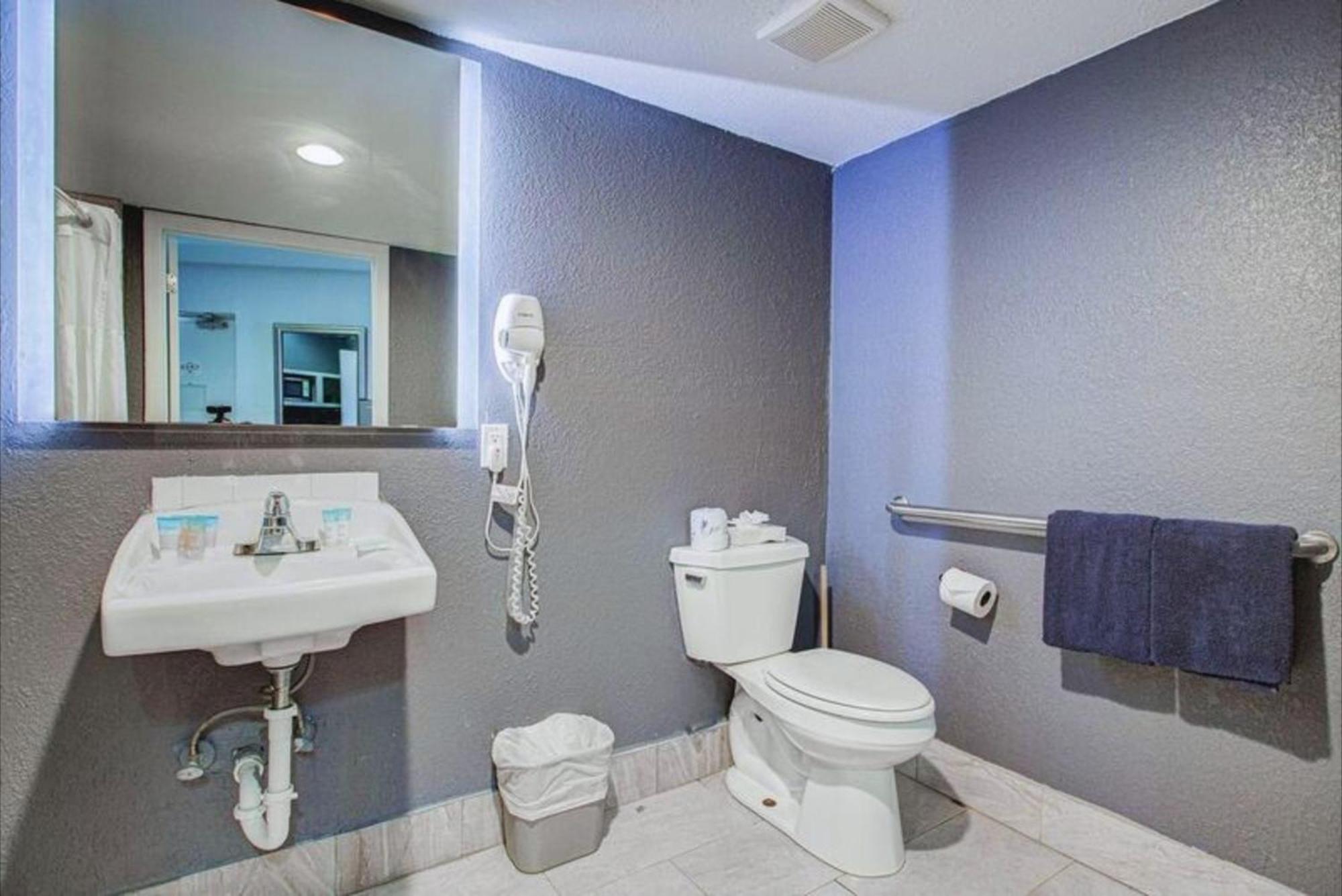 King Room Side Sea View roll shower disability access