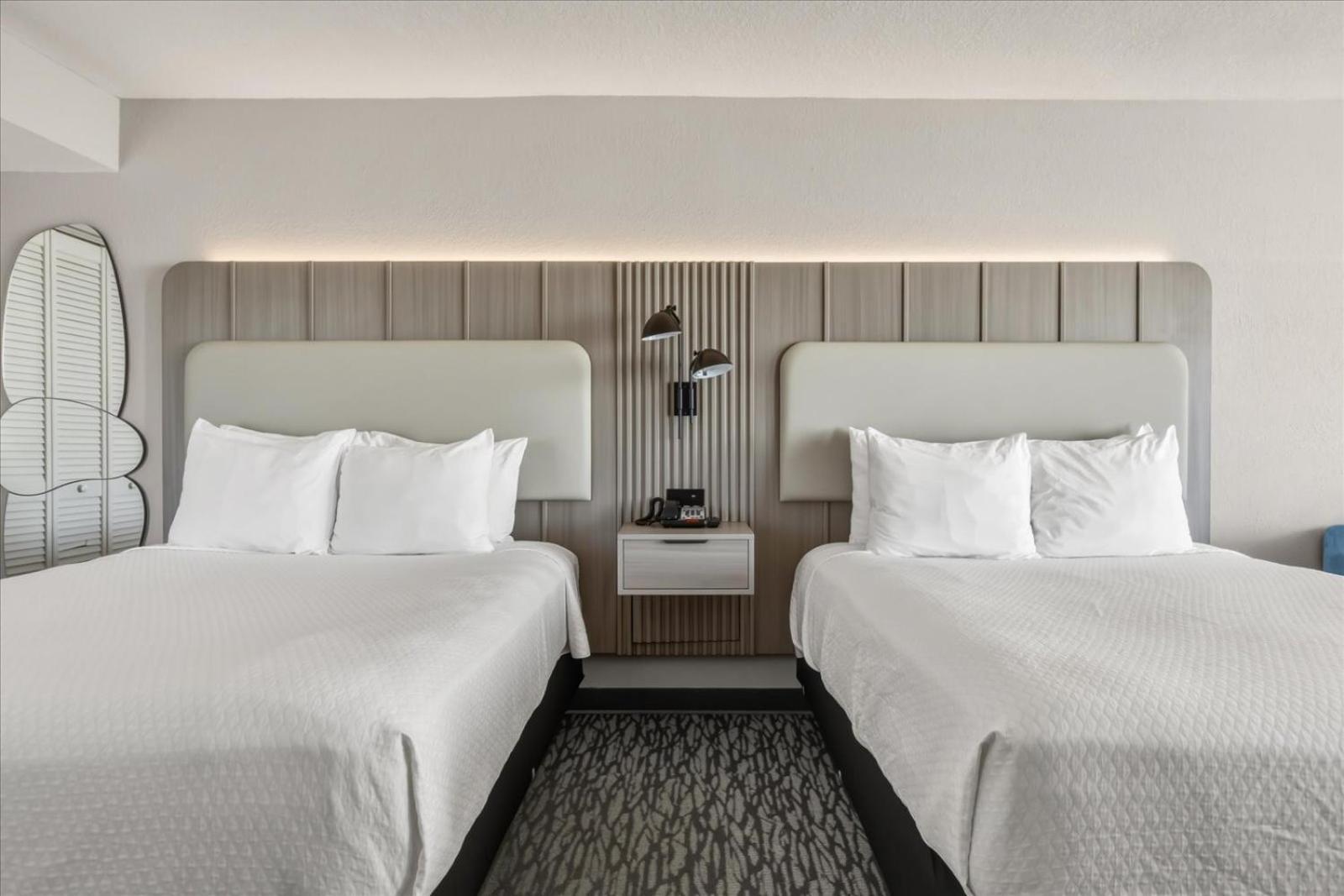 Deluxe Queen Room