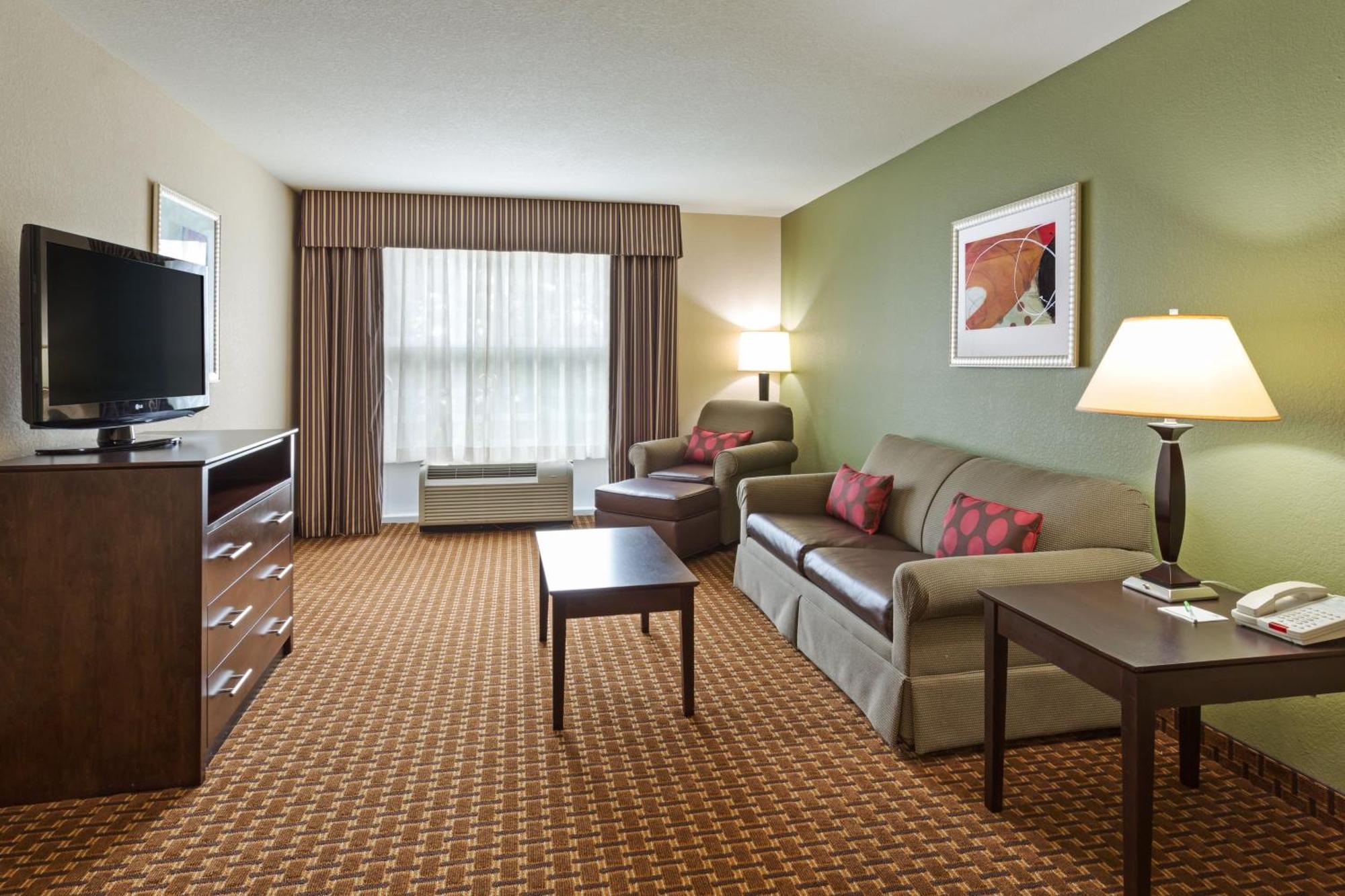 One-Bedroom Suite Jetted Tub
