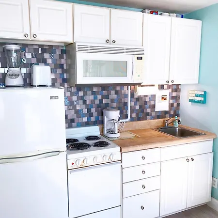 Harbour Beach Resort - Direct Oceanfront, Private Balcony !-2